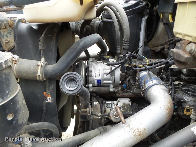 image for item DA3465 2002 Ford F650 service truck with crane