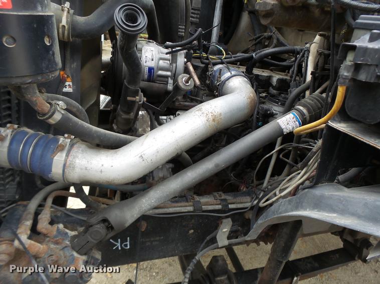 image for item DA3465 2002 Ford F650 service truck with crane