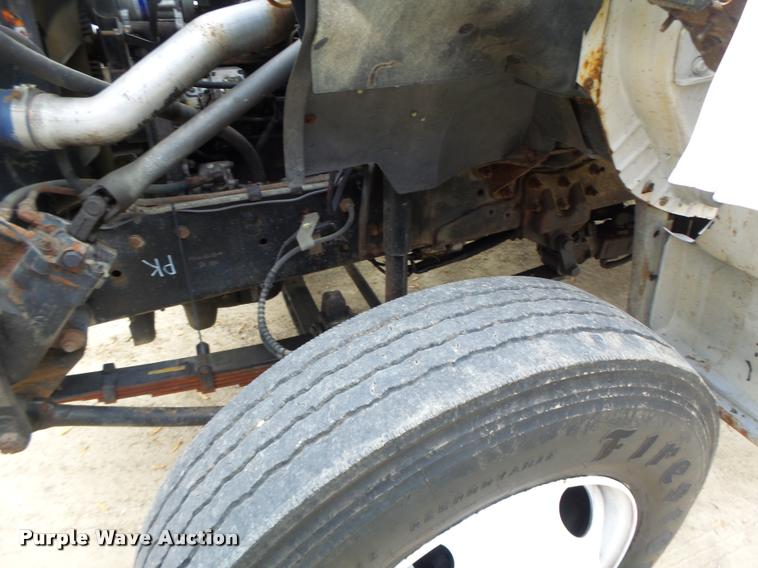 image for item DA3465 2002 Ford F650 service truck with crane