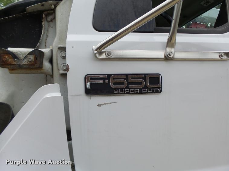 image for item DA3465 2002 Ford F650 service truck with crane