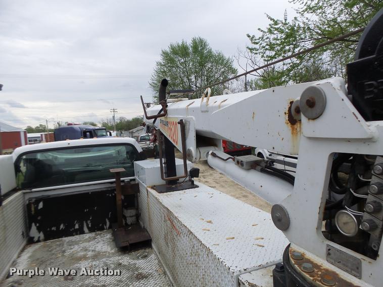 image for item DA3465 2002 Ford F650 service truck with crane