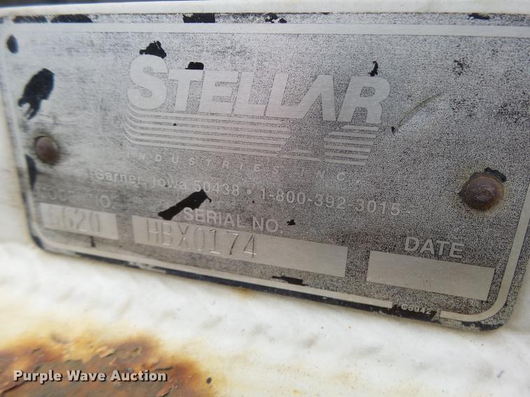 image for item DA3465 2002 Ford F650 service truck with crane