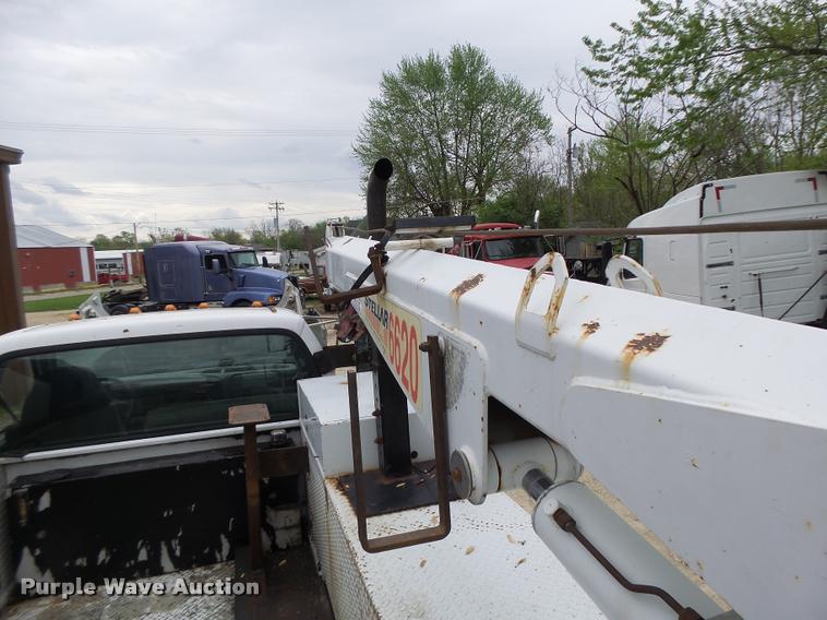 image for item DA3465 2002 Ford F650 service truck with crane
