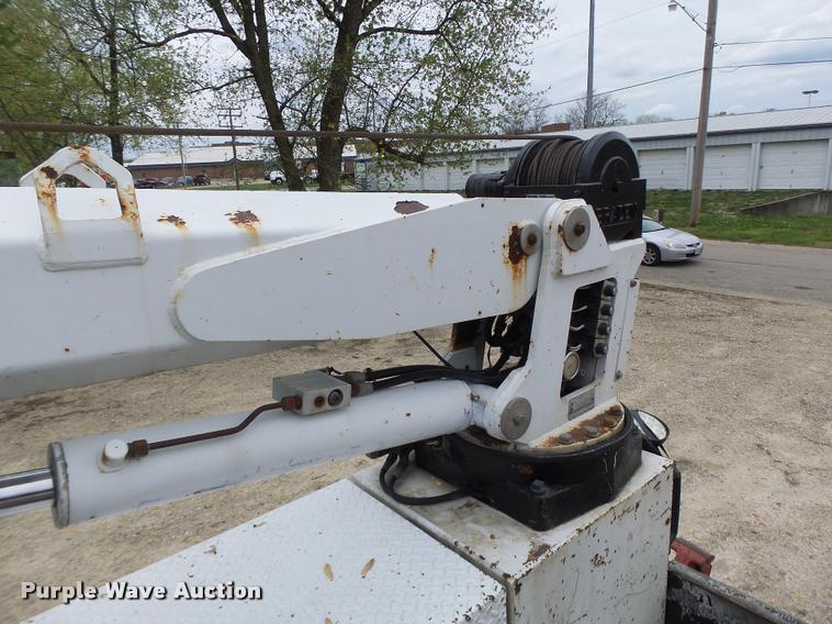 image for item DA3465 2002 Ford F650 service truck with crane