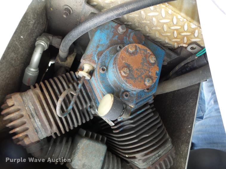 image for item DA3465 2002 Ford F650 service truck with crane