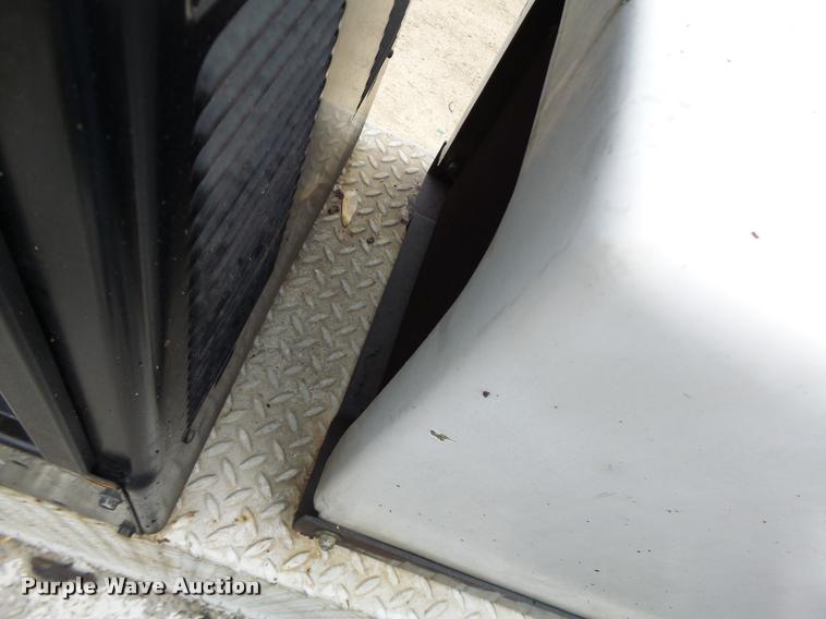 image for item DA3465 2002 Ford F650 service truck with crane