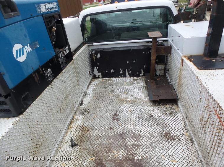 image for item DA3465 2002 Ford F650 service truck with crane