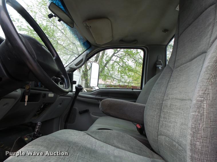 image for item DA3465 2002 Ford F650 service truck with crane