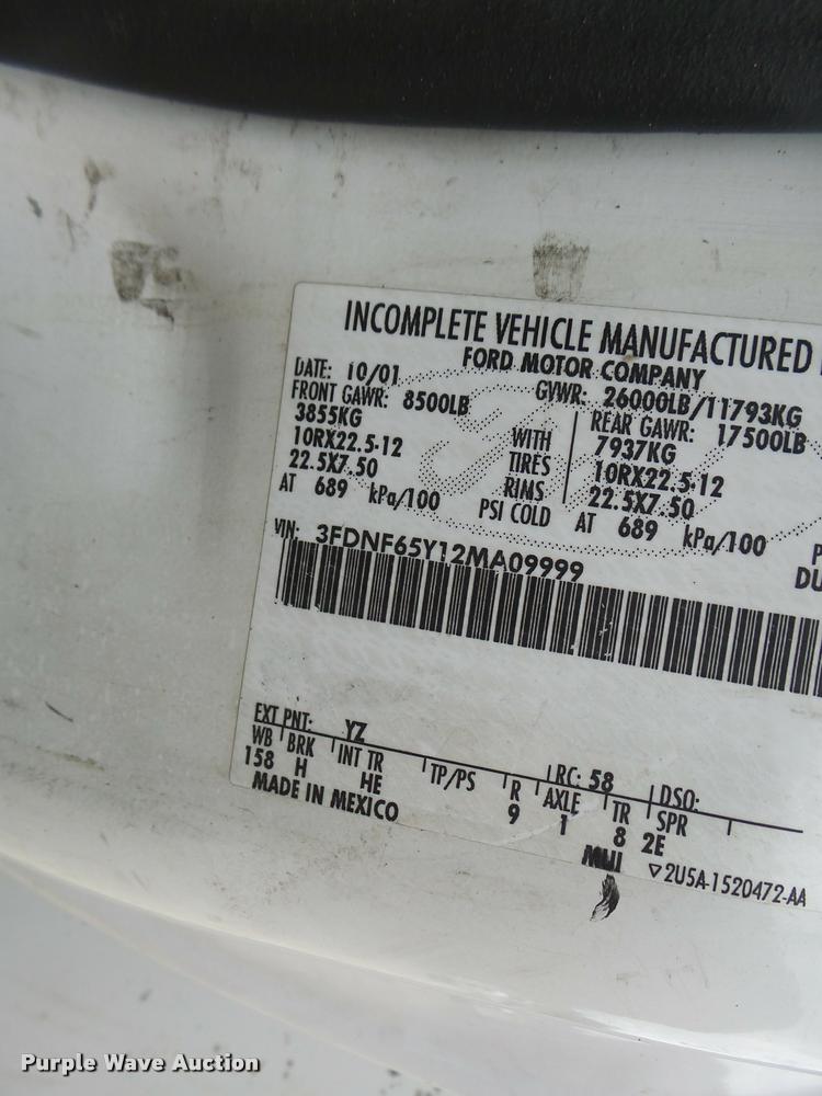 image for item DA3465 2002 Ford F650 service truck with crane