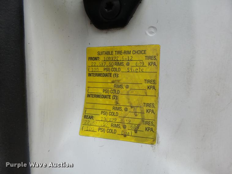 image for item DA3465 2002 Ford F650 service truck with crane