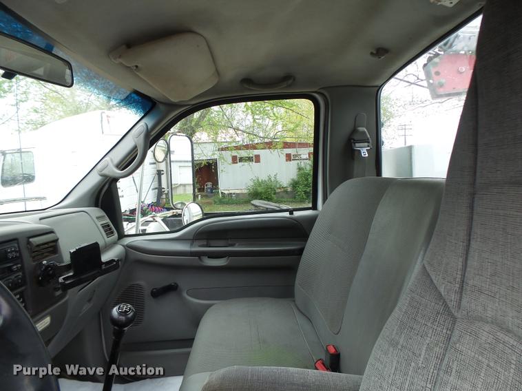 image for item DA3465 2002 Ford F650 service truck with crane