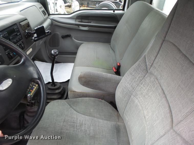 image for item DA3465 2002 Ford F650 service truck with crane