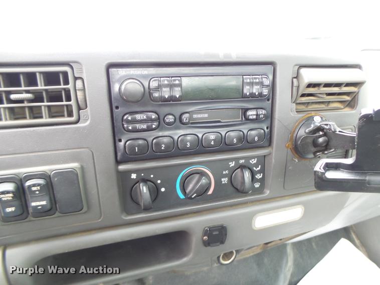 image for item DA3465 2002 Ford F650 service truck with crane