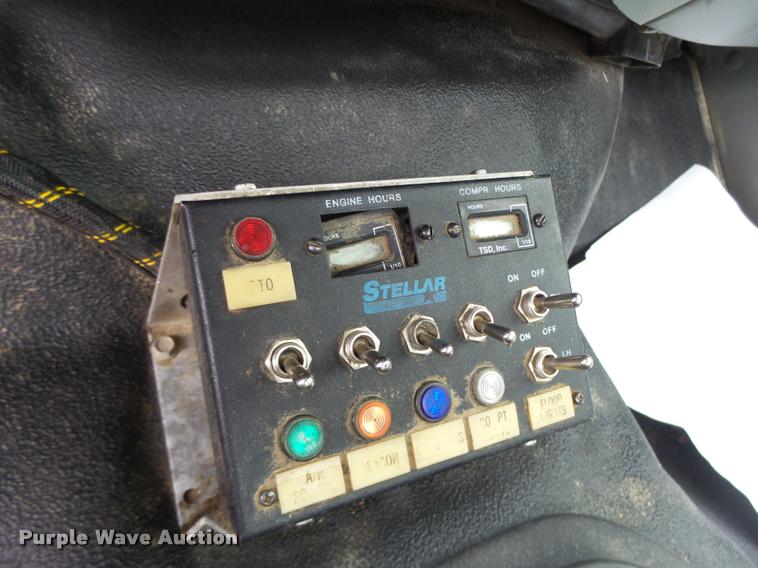 image for item DA3465 2002 Ford F650 service truck with crane