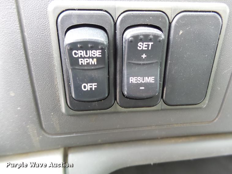 image for item DA3465 2002 Ford F650 service truck with crane