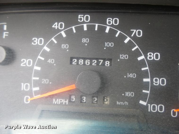 image for item DA3465 2002 Ford F650 service truck with crane