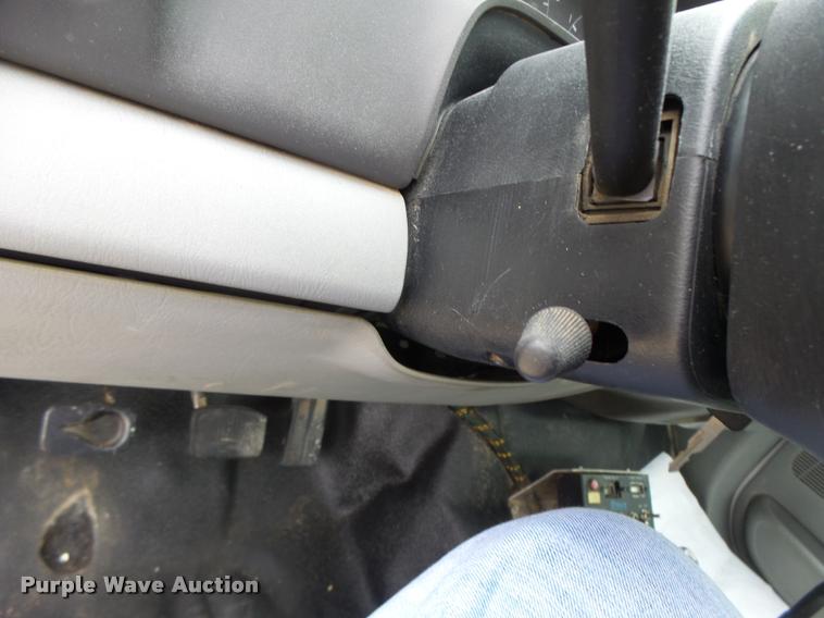 image for item DA3465 2002 Ford F650 service truck with crane