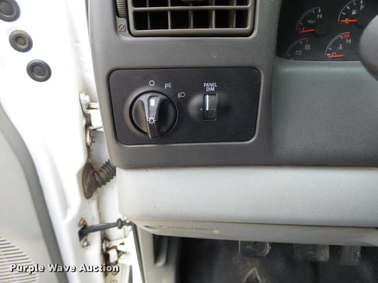 image for item DA3465 2002 Ford F650 service truck with crane