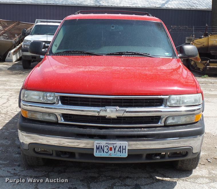 image for item DA4925 2003 Chevrolet Suburban 2500 SUV