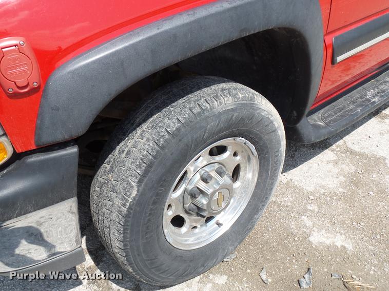 image for item DA4925 2003 Chevrolet Suburban 2500 SUV