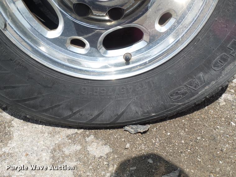 image for item DA4925 2003 Chevrolet Suburban 2500 SUV