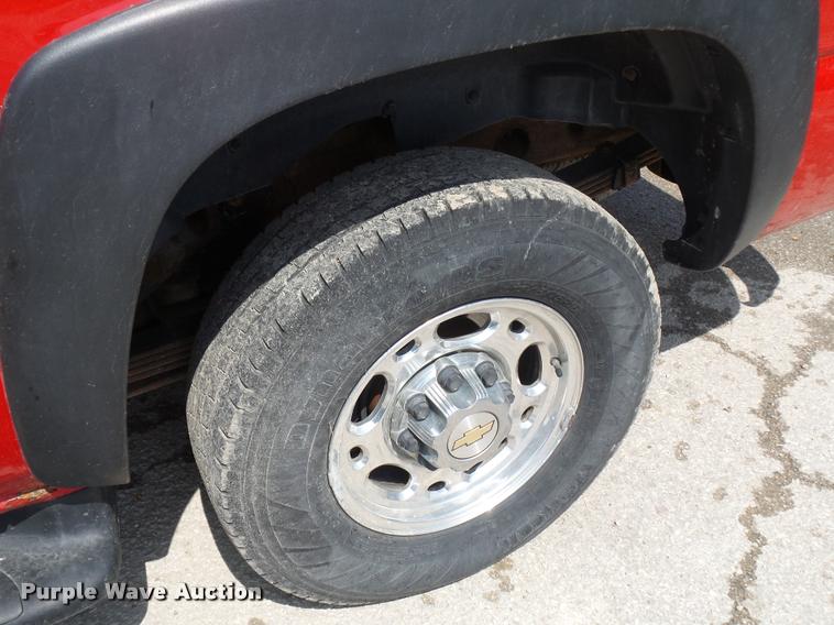 image for item DA4925 2003 Chevrolet Suburban 2500 SUV