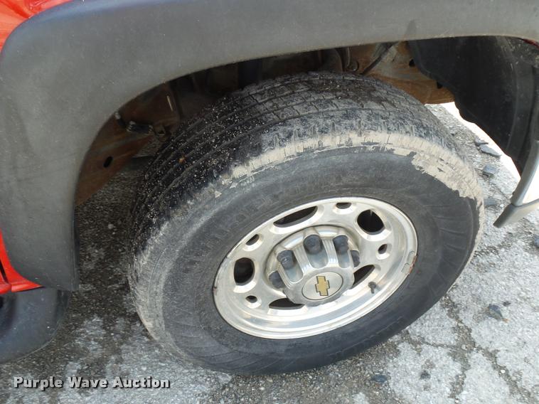 image for item DA4925 2003 Chevrolet Suburban 2500 SUV