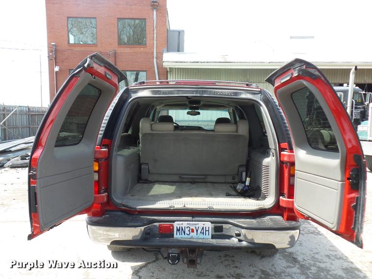 image for item DA4925 2003 Chevrolet Suburban 2500 SUV