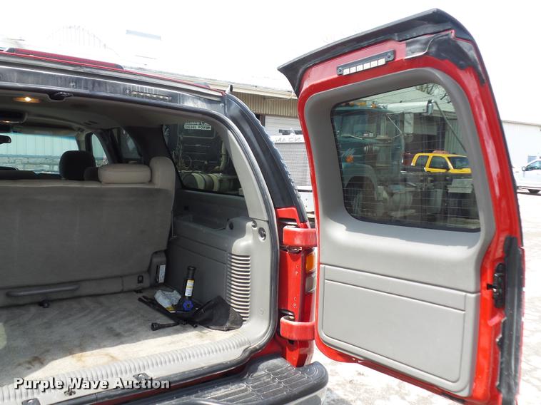 image for item DA4925 2003 Chevrolet Suburban 2500 SUV