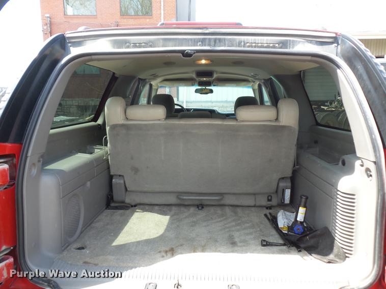image for item DA4925 2003 Chevrolet Suburban 2500 SUV