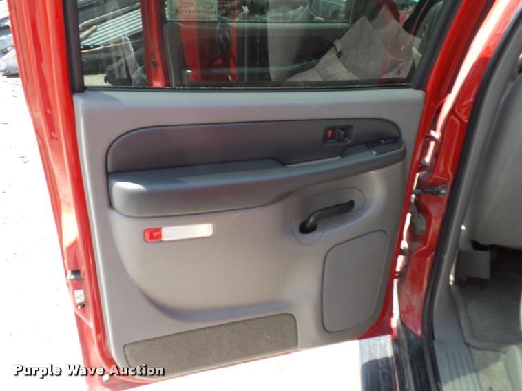 image for item DA4925 2003 Chevrolet Suburban 2500 SUV