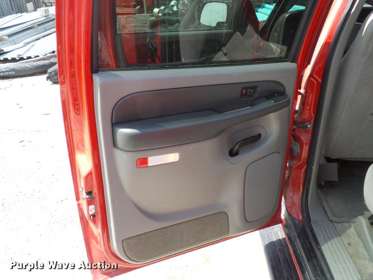 image for item DA4925 2003 Chevrolet Suburban 2500 SUV