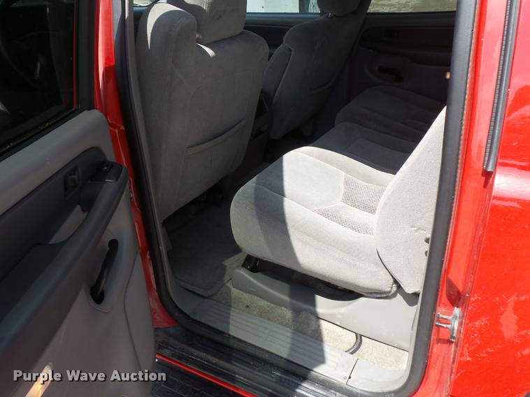 image for item DA4925 2003 Chevrolet Suburban 2500 SUV