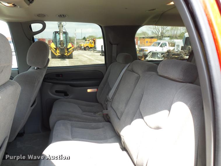 image for item DA4925 2003 Chevrolet Suburban 2500 SUV