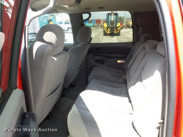 image for item DA4925 2003 Chevrolet Suburban 2500 SUV