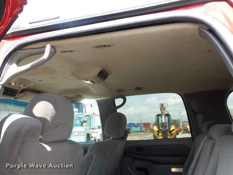 image for item DA4925 2003 Chevrolet Suburban 2500 SUV