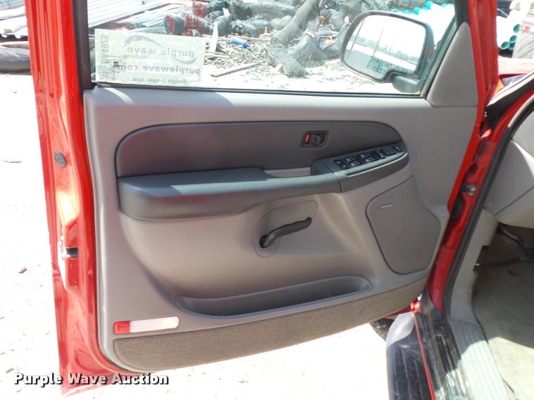 image for item DA4925 2003 Chevrolet Suburban 2500 SUV