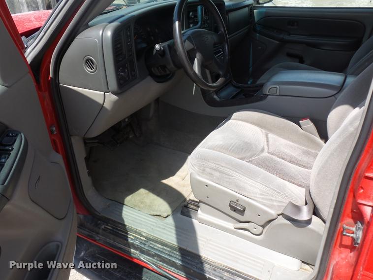 image for item DA4925 2003 Chevrolet Suburban 2500 SUV