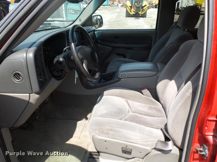 image for item DA4925 2003 Chevrolet Suburban 2500 SUV