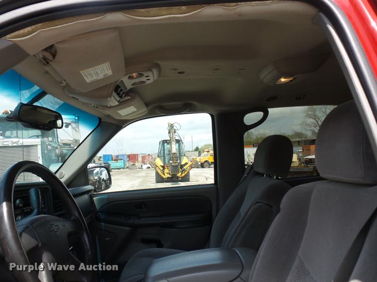 image for item DA4925 2003 Chevrolet Suburban 2500 SUV