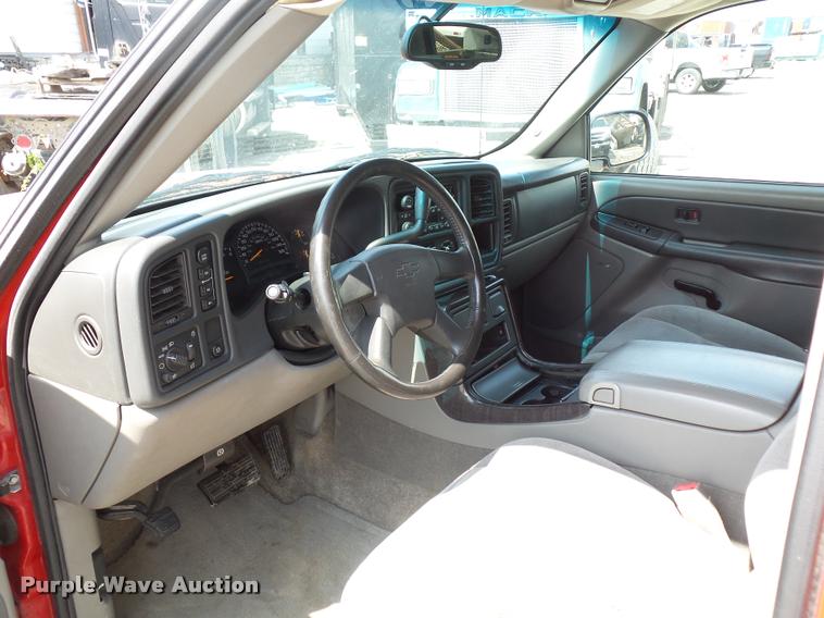 image for item DA4925 2003 Chevrolet Suburban 2500 SUV
