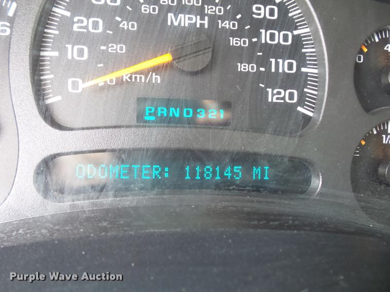 image for item DA4925 2003 Chevrolet Suburban 2500 SUV