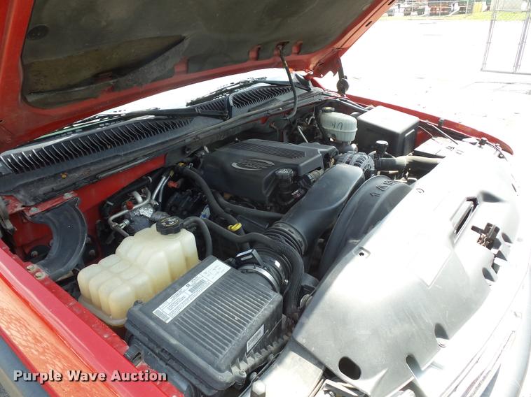 image for item DA4925 2003 Chevrolet Suburban 2500 SUV