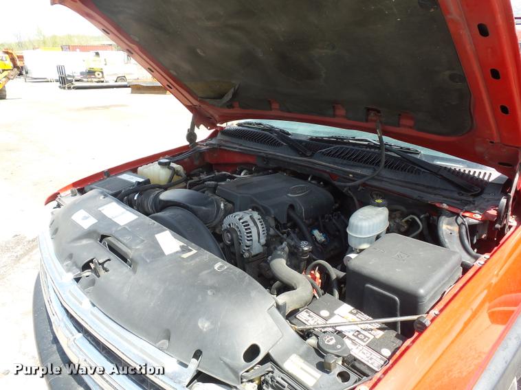 image for item DA4925 2003 Chevrolet Suburban 2500 SUV