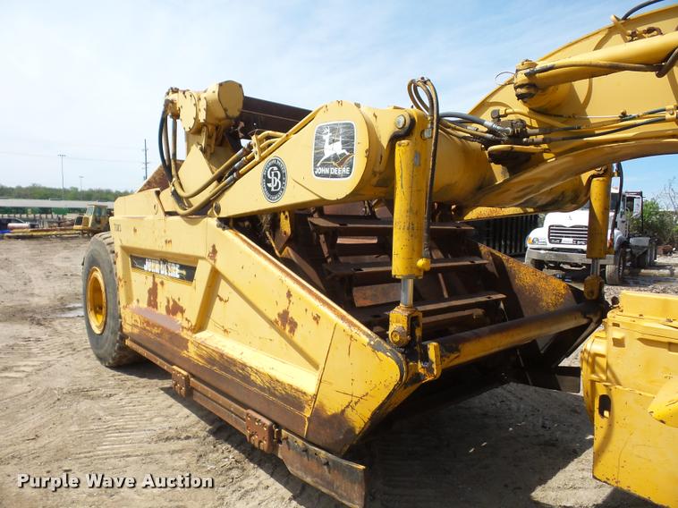 image for item DA4941 1993 John Deere 762B elevating scraper