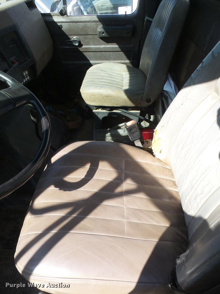 image for item DA6259 1993 International 4900 dump truck