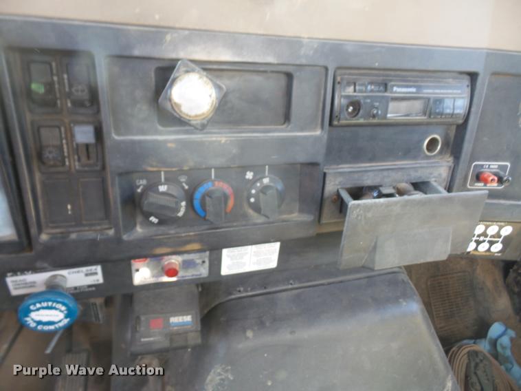 image for item DA6259 1993 International 4900 dump truck