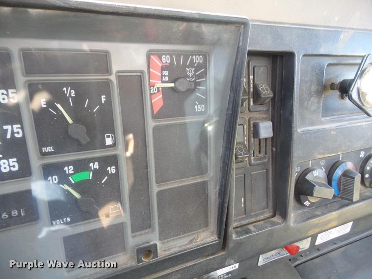 image for item DA6259 1993 International 4900 dump truck