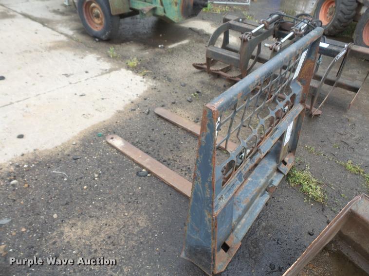 image for item DA8133 Skid steer pallet forks