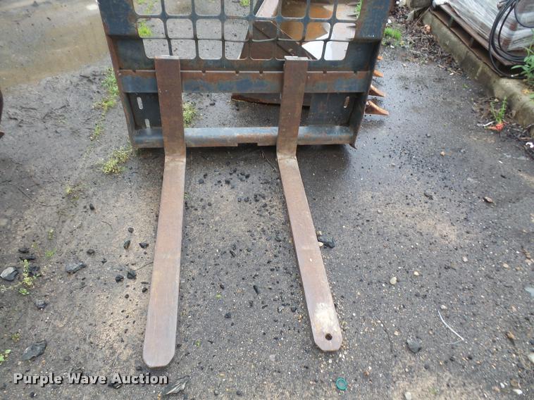 image for item DA8133 Skid steer pallet forks